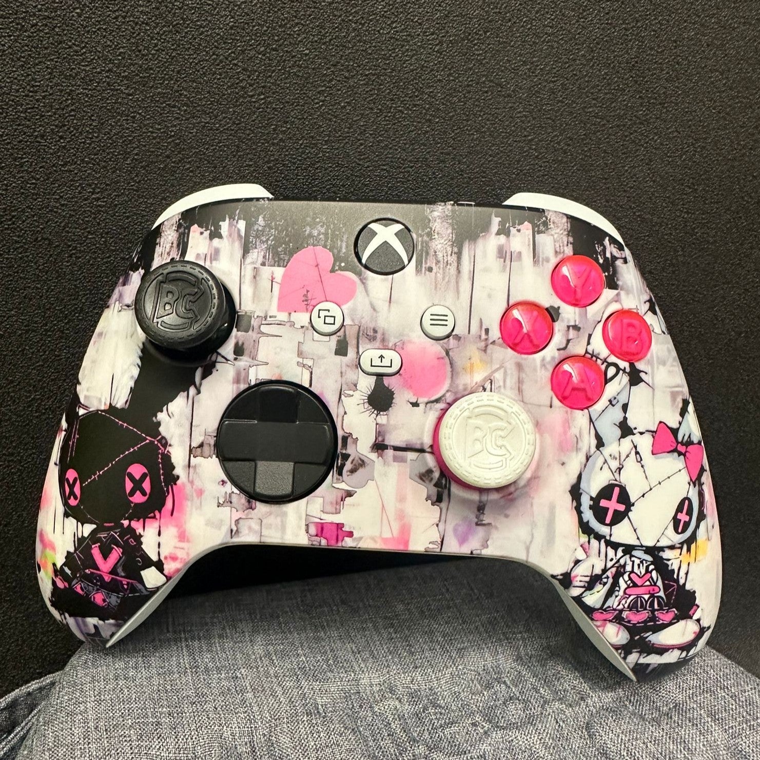 Manette Xbox XS blanche rose carbon personnalisée pour gamer